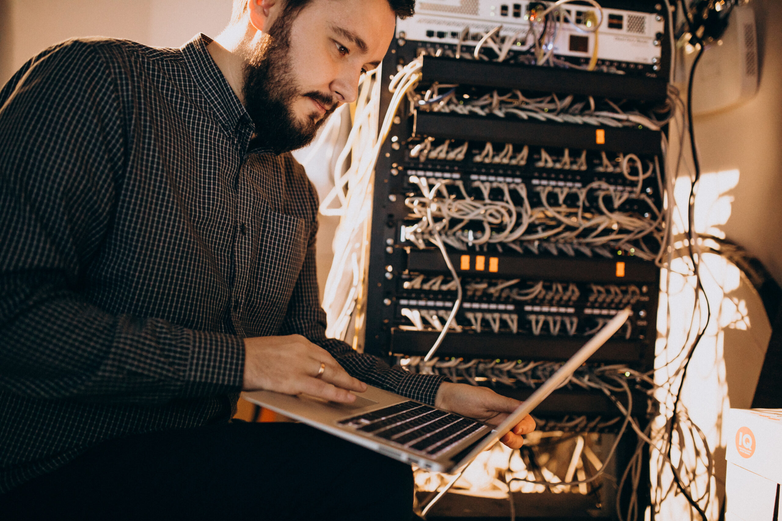 <a href="https://www.freepik.com/free-photo/young-it-service-man-repairing-computer_6427086.htm#query=server%20admin&position=6&from_view=search&track=ais">Image by senivpetro</a> on Freepik