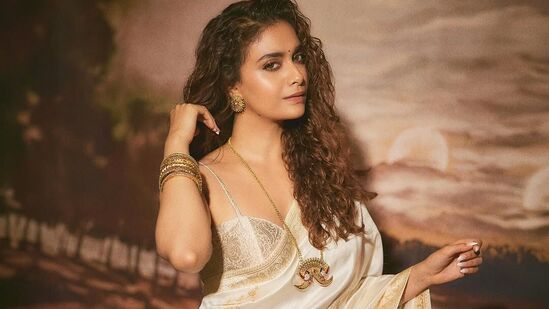 Keerthy Suresh: ఆ డిజాస్టర్ మూవీ కోసం ఛావా సినిమాకు కీర్తి సురేశ్ నో చెప్పారట! Keerthy Suresh: ఆ డిజాస్టర్ మూవీ కోసం ఛావా సినిమాకు కీర్తి సురేశ్ నో చెప్పారట!